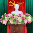 Hoa sen cao su giả trang trí bục tượng bác KT 90x700cm